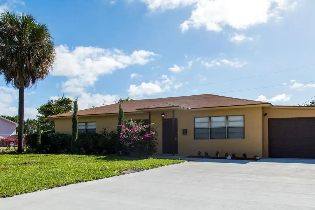 130 SW 14th Ave unit # 130 - View 3