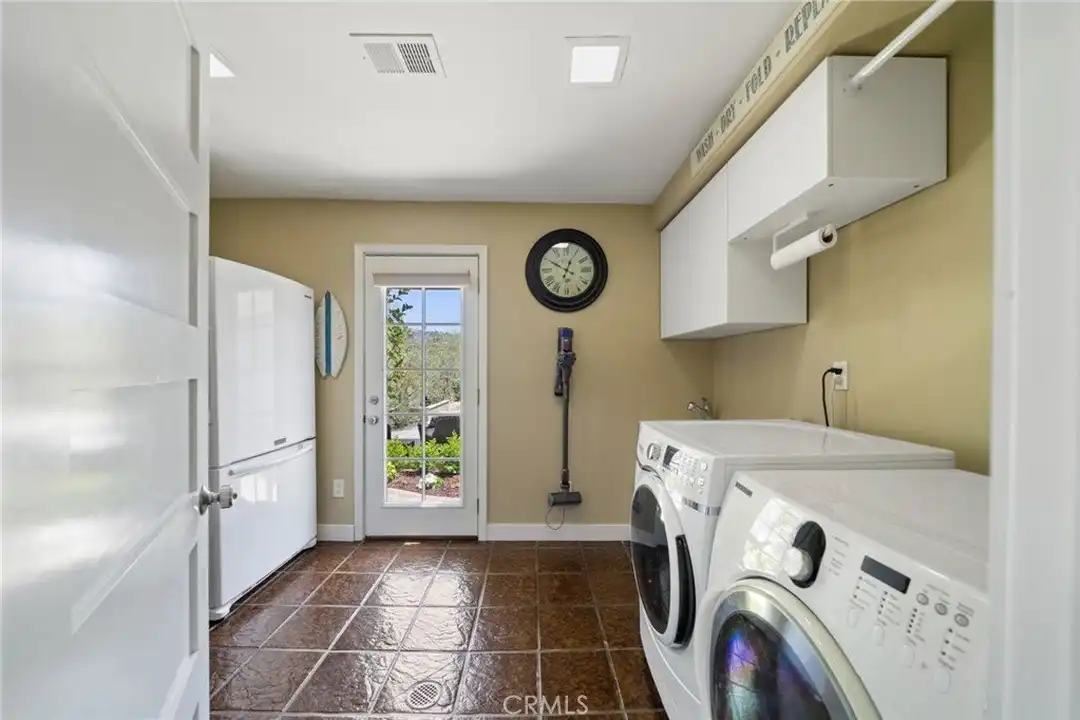 215 Monterey Dr - View 3