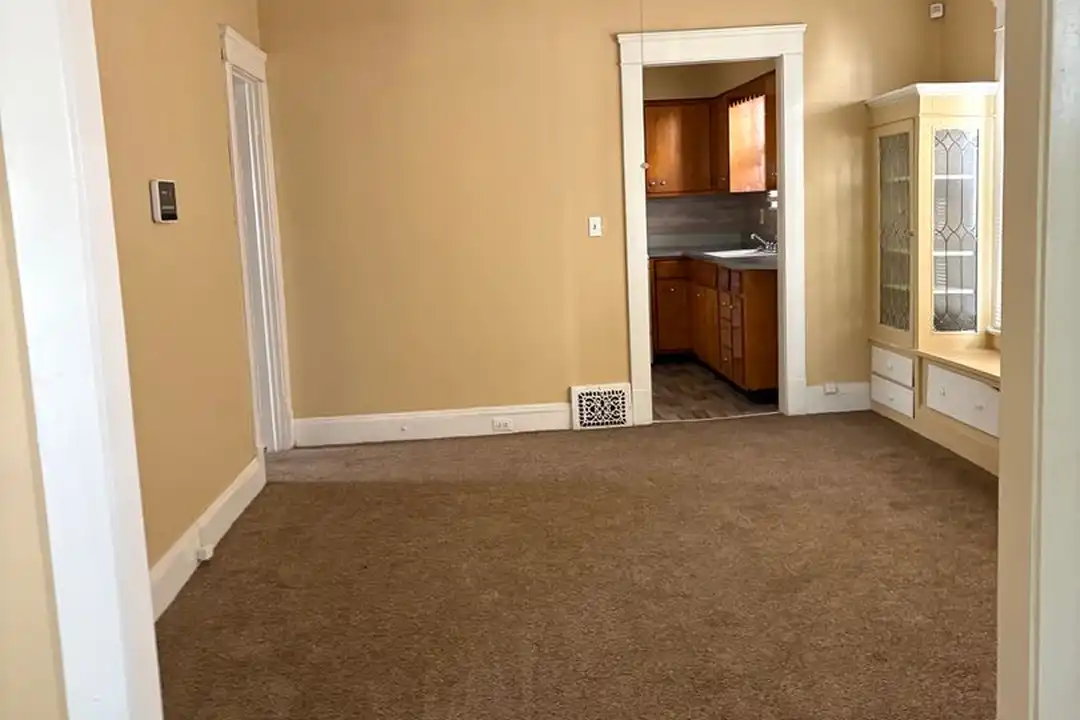 Apartment in Cleveland, Glenville, Cuyahoga - View 3