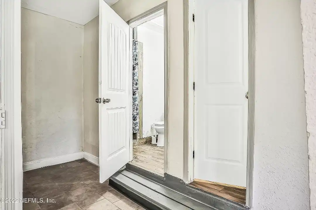 8036 Mattox Ave – pohled 3