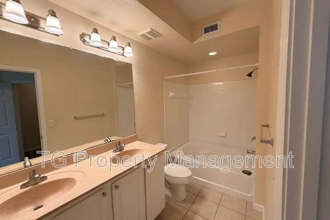 10075 Gate Pkwy N unit # 2012 – další