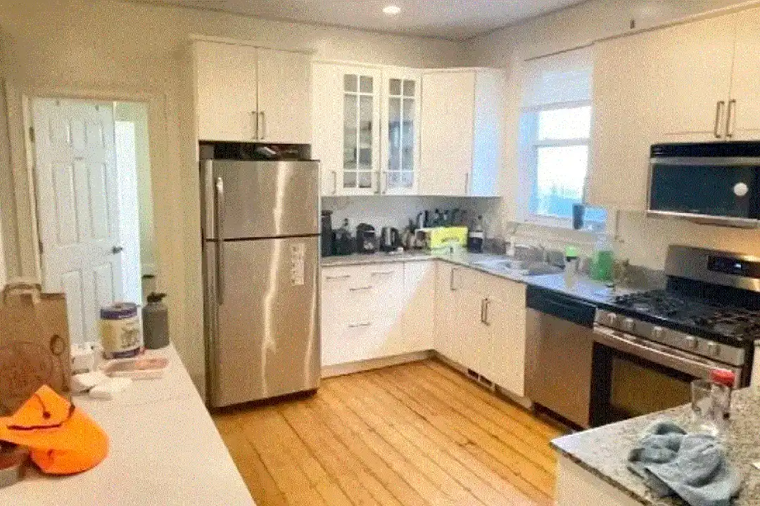 Apartment in Boston, Mission Hill - View 5