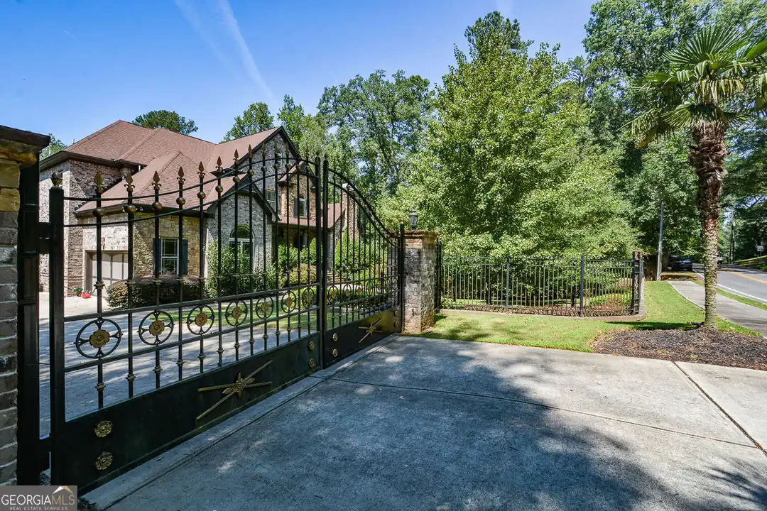 2210 Spalding Dr - View 2