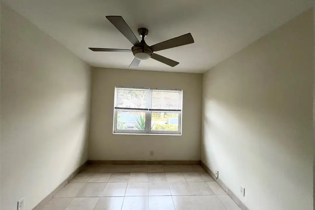 431 SE 19th Ave unit 2 - View 6