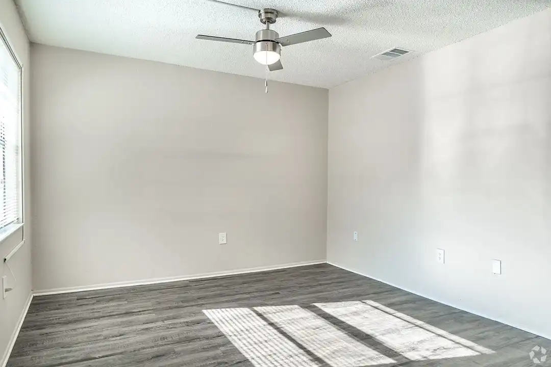 Apartment in Pinellas Park - View 4
