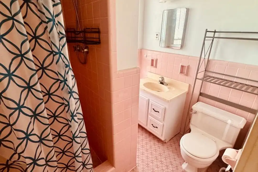 2920 Rhodes Cir S unit Apt B - View 5