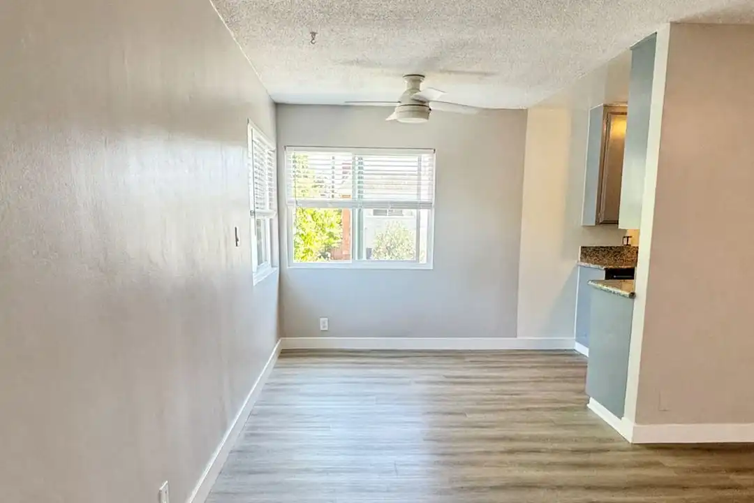4305 E 5th St unit Unit 4 - View 3