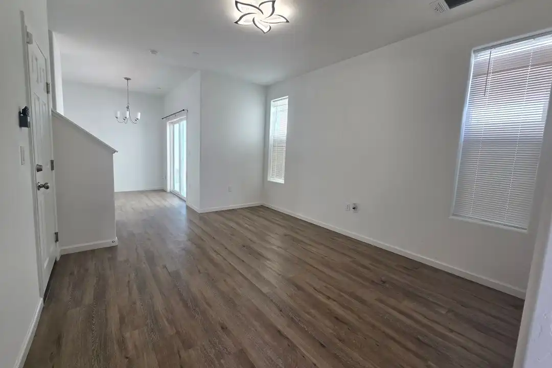 1078 Buena Vis Ln - View 3