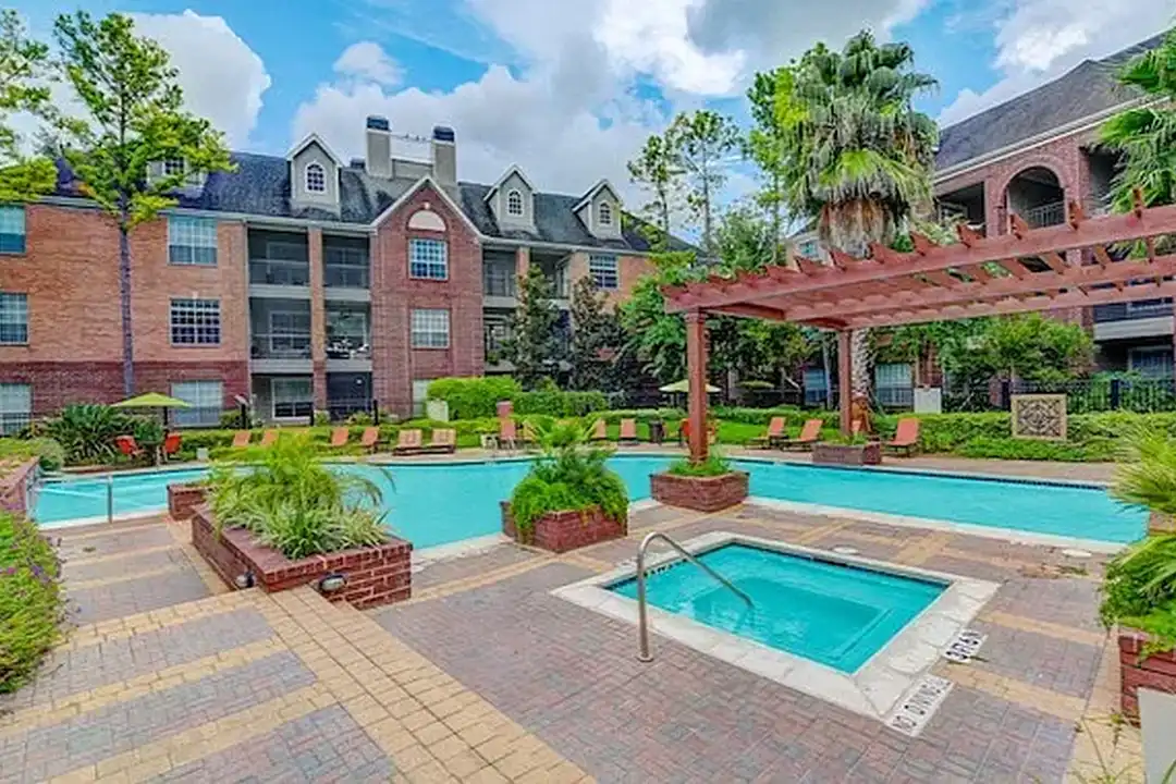 10X Woodway Square - More
