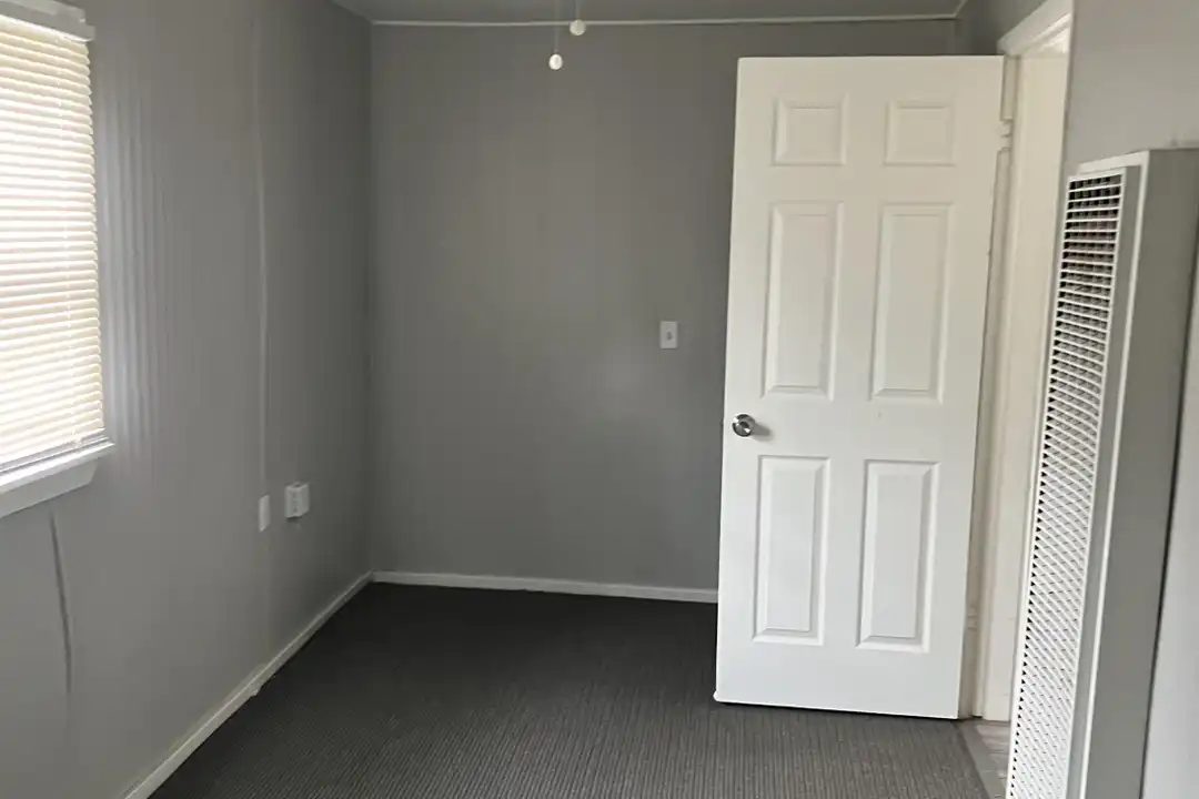 4207 1/2 N Beaver Ave - View 5