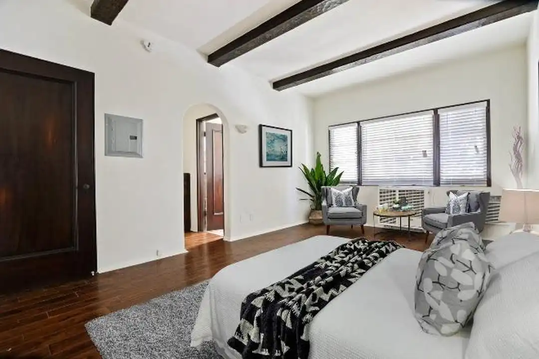 232 S Reeves Dr - View 2
