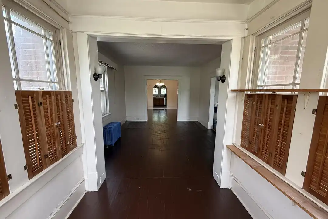 634 S Queen St - View 5