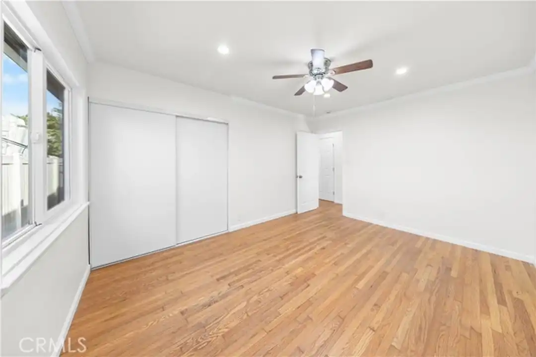 2074 Summit Ave - More