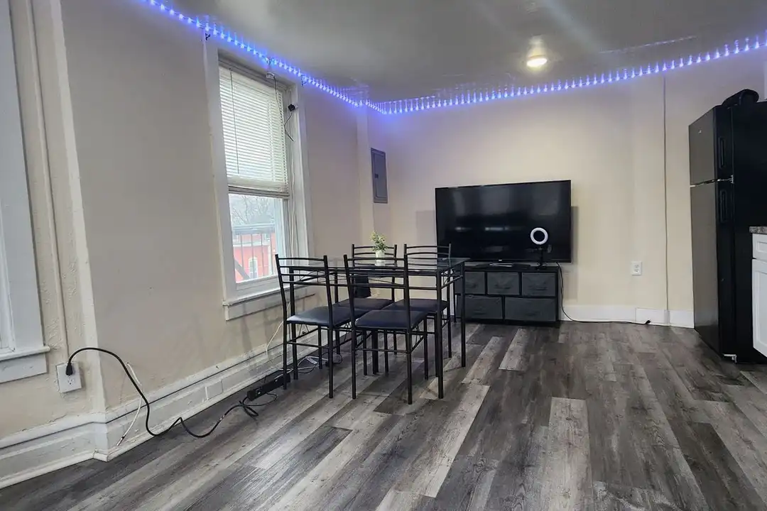 349 N 7th St unit Apt 8 - View 2