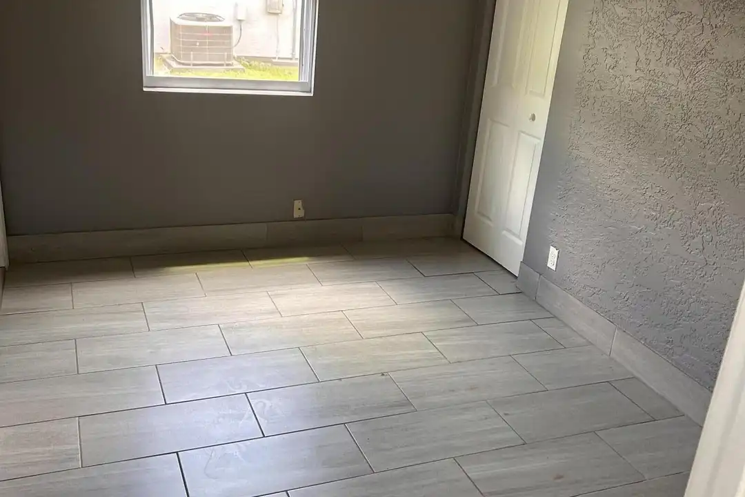 2029 SE Hideaway Cir - View 4