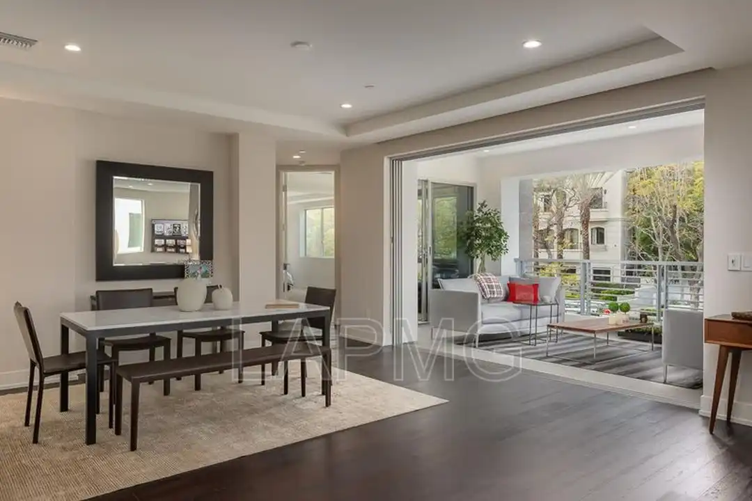 450 N Palm Dr unit # 206 - View 3