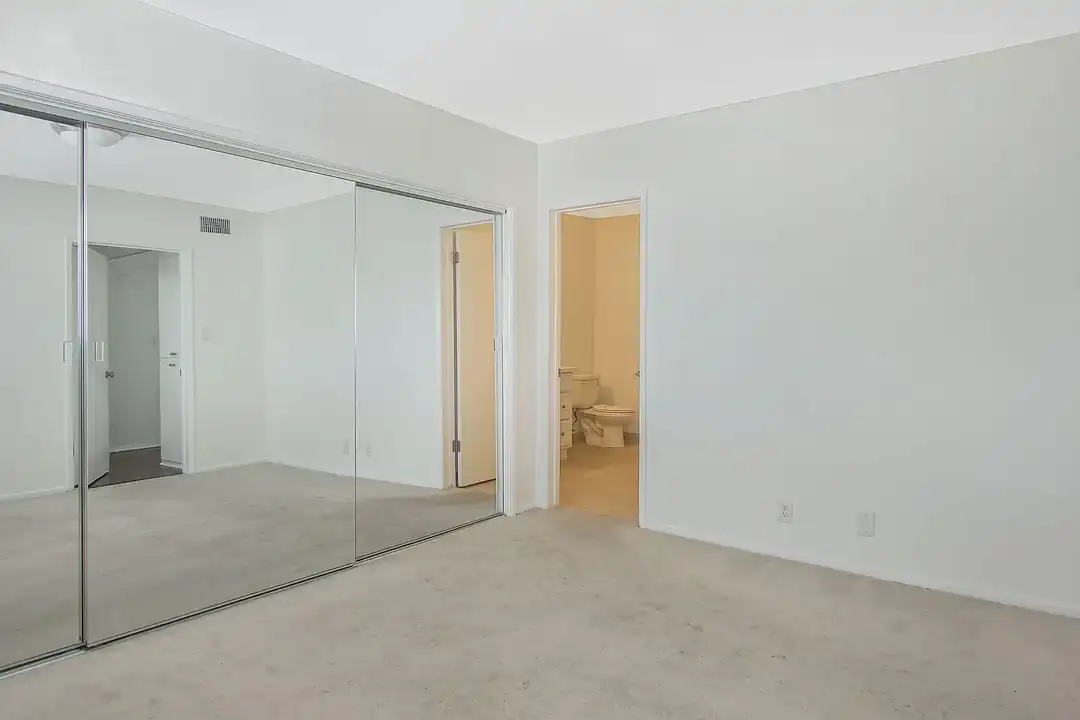 320 N La Peer Drive - More