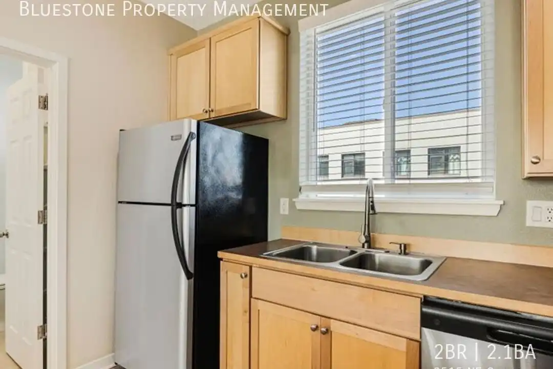 3515 NE Grand Ave - View 2