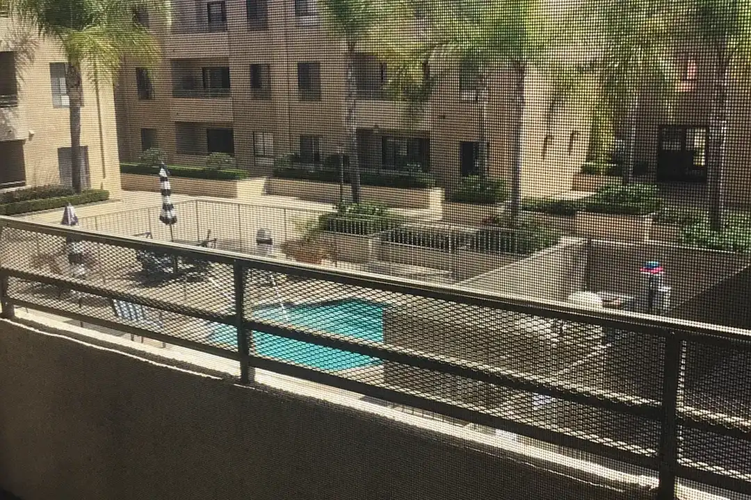 428 Hawthorne St - View 2