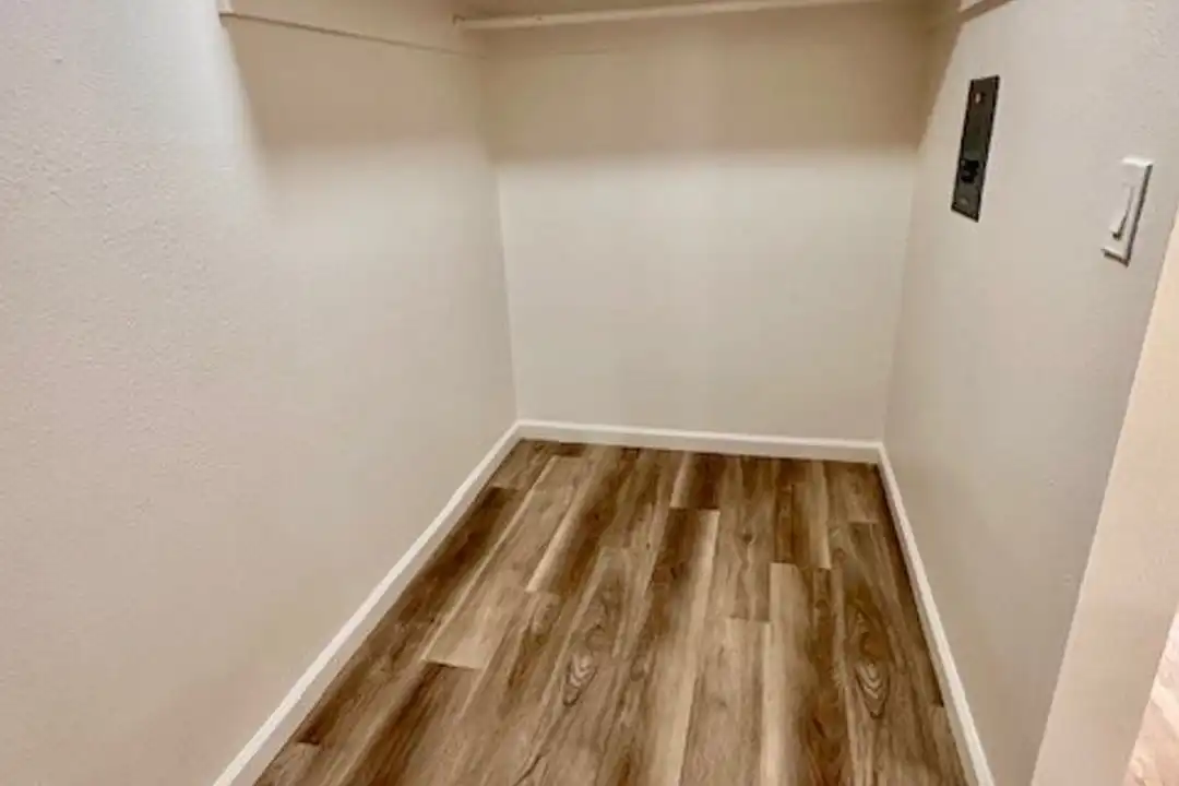 974 Thomas Ave unit 03 - View 6