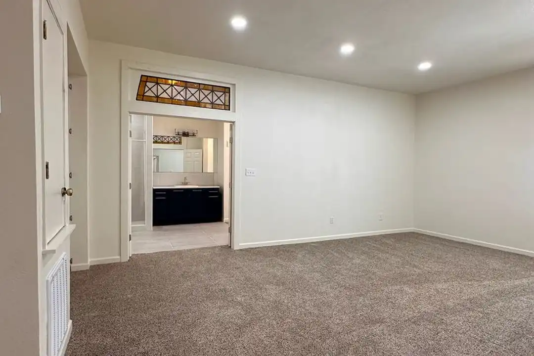 108 E Lee St - View 4