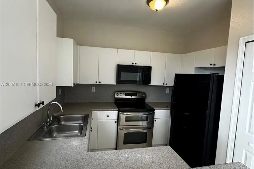2812 SE 16th Ave #121 - View 5