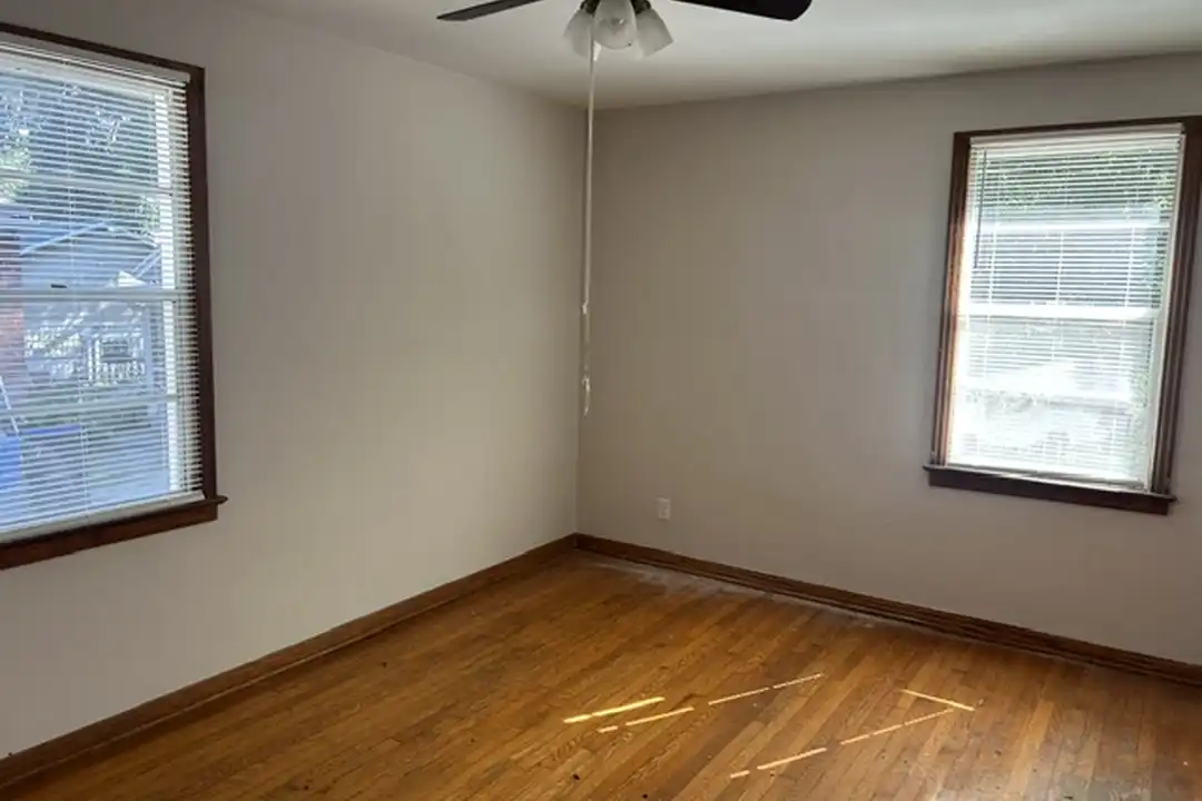7511 N Shore Dr – další