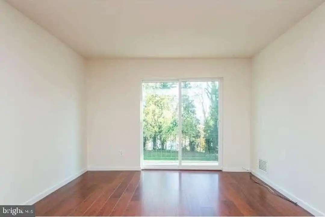326 Hermit St - More