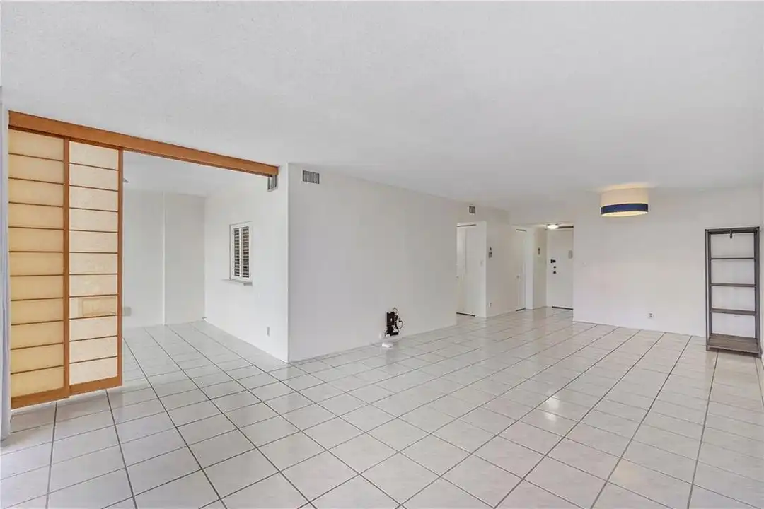 1000 Parkview Dr unit 507 - More