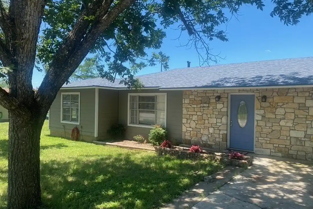 720 N West St – photo 1 of 27