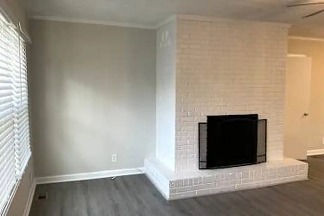 1612 Southgate Dr - View 2