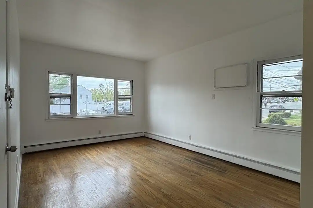 322 Franklin Ave #1 - View 4