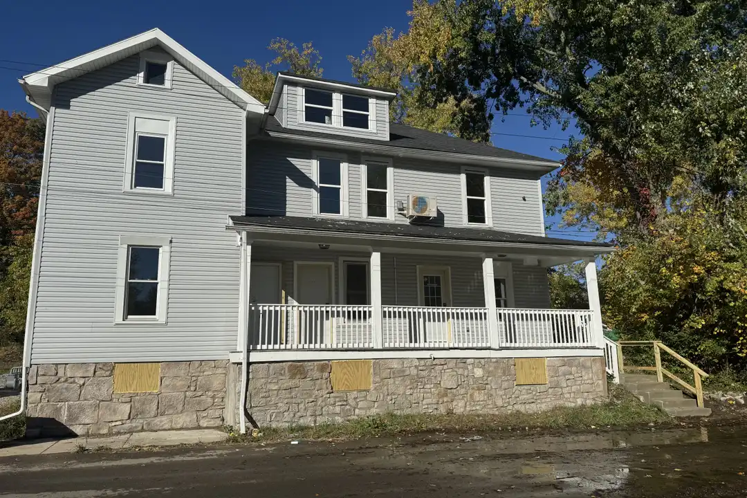 131 Pleasant Ave unit A – photo 1 of 6