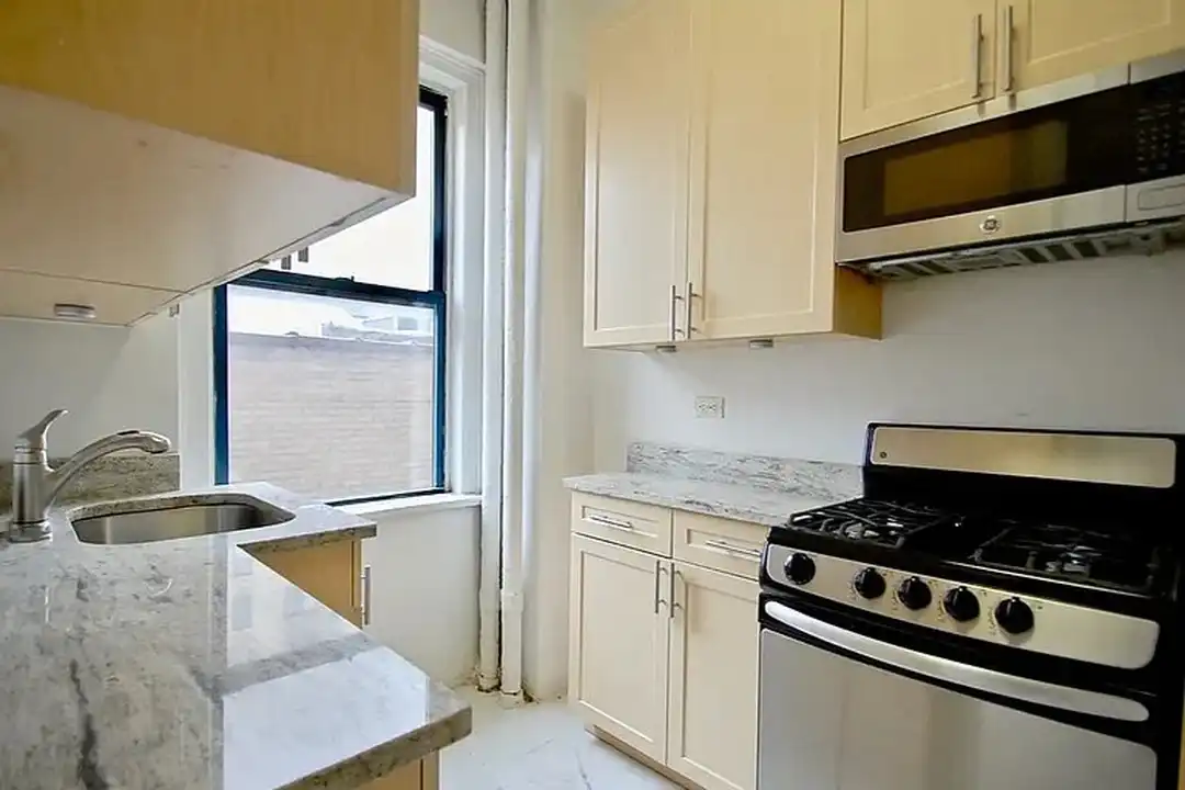 639 W 173rd St unit apt4B - View 2