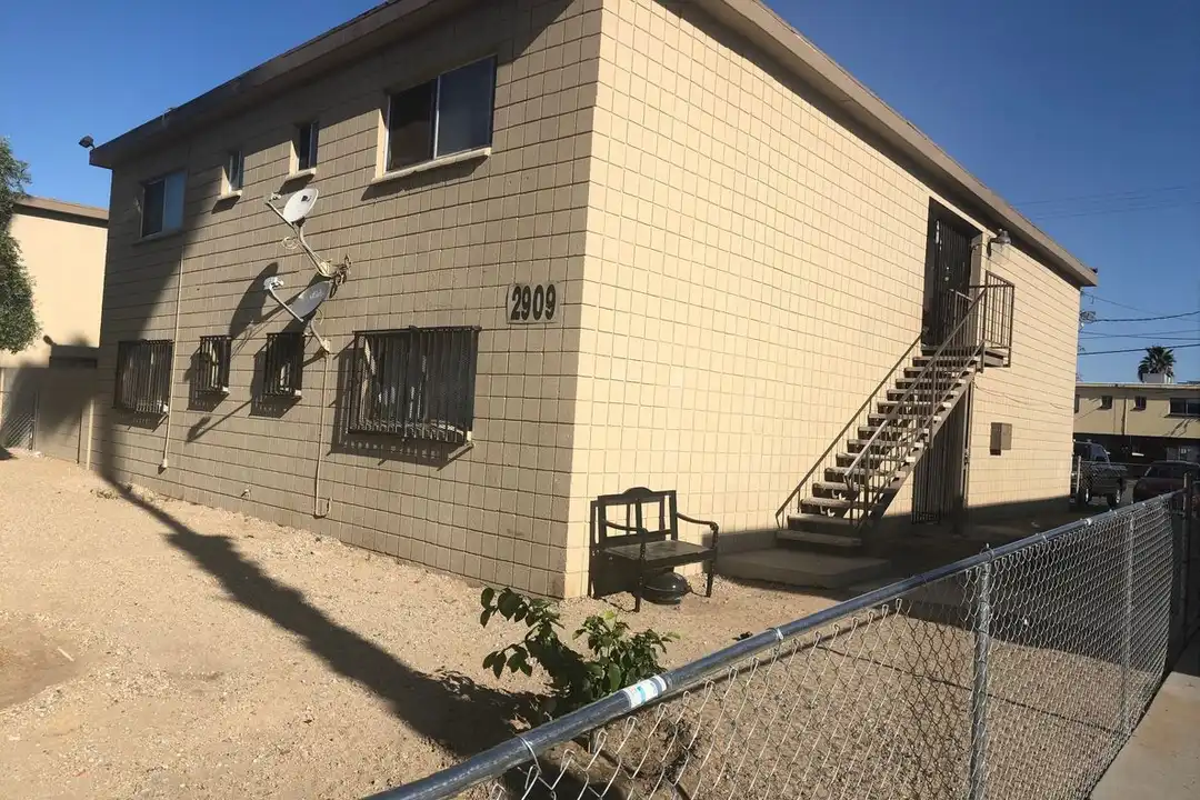 2909 E Elm Ave unit 2909 Elm Ave #2 – photo 1