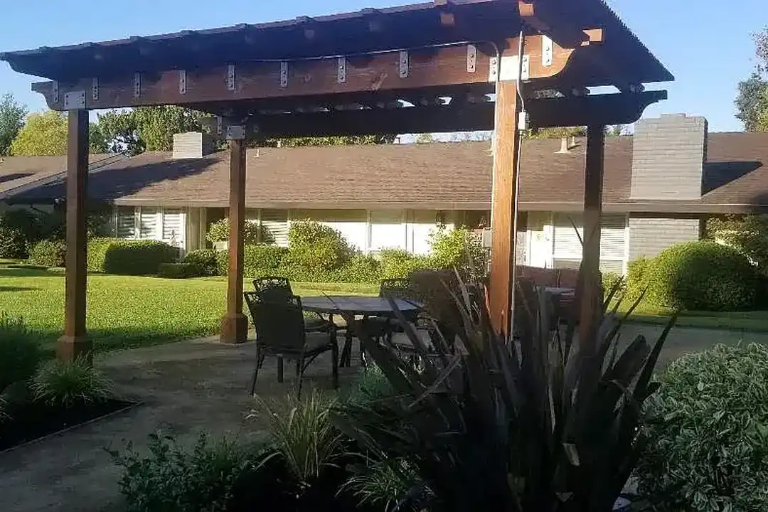 Apartment in Sacramento, Arden-Arcade - View 5