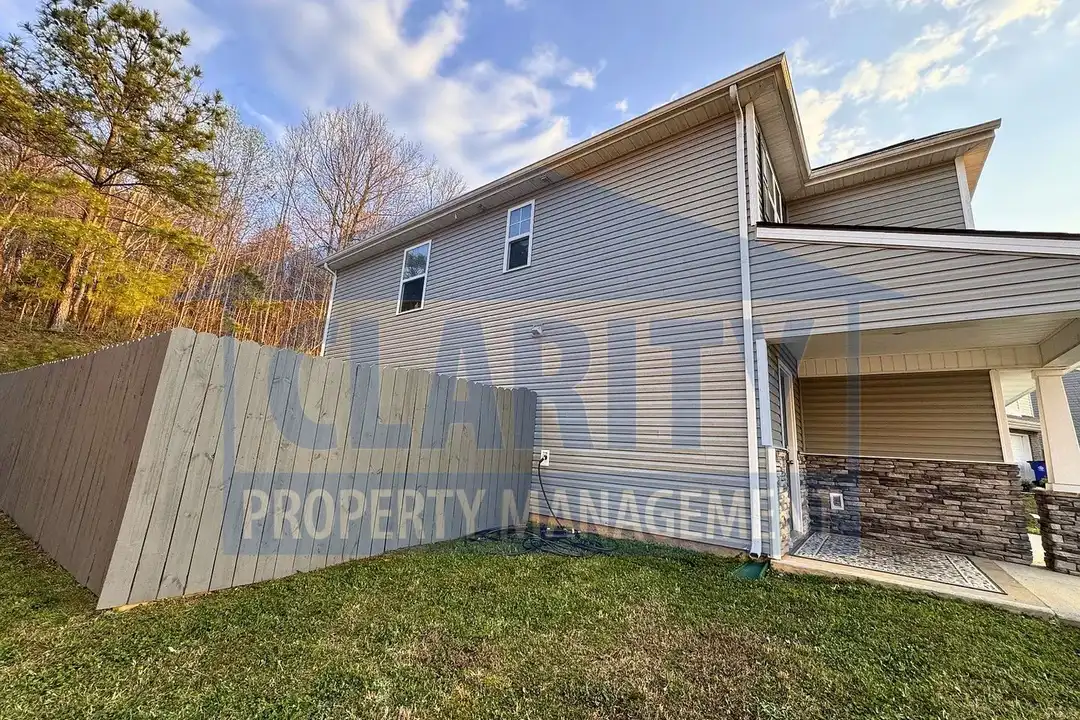 3308 Harmony Ct NE - View 2