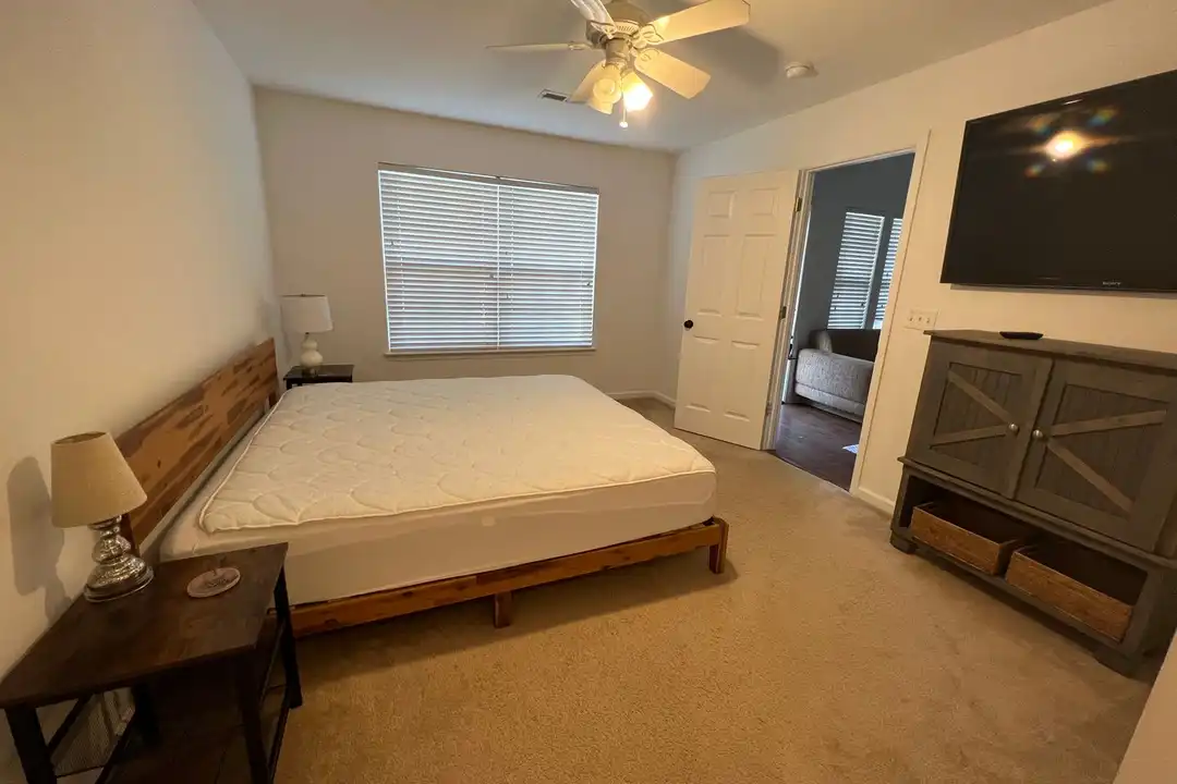 555 Tayrn Dr - More
