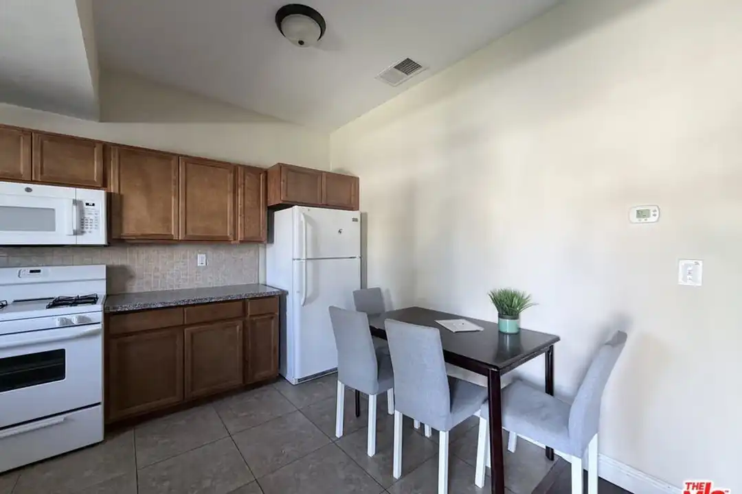 1254 W 37th Dr #1248 – pohled 2