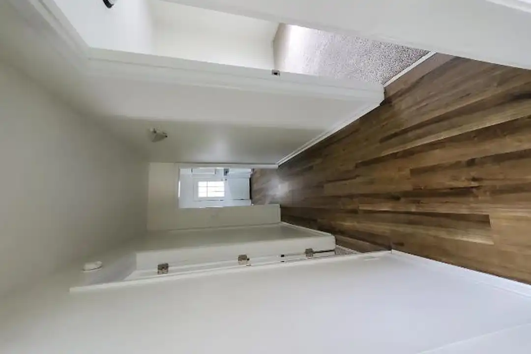 812 S West St - View 4