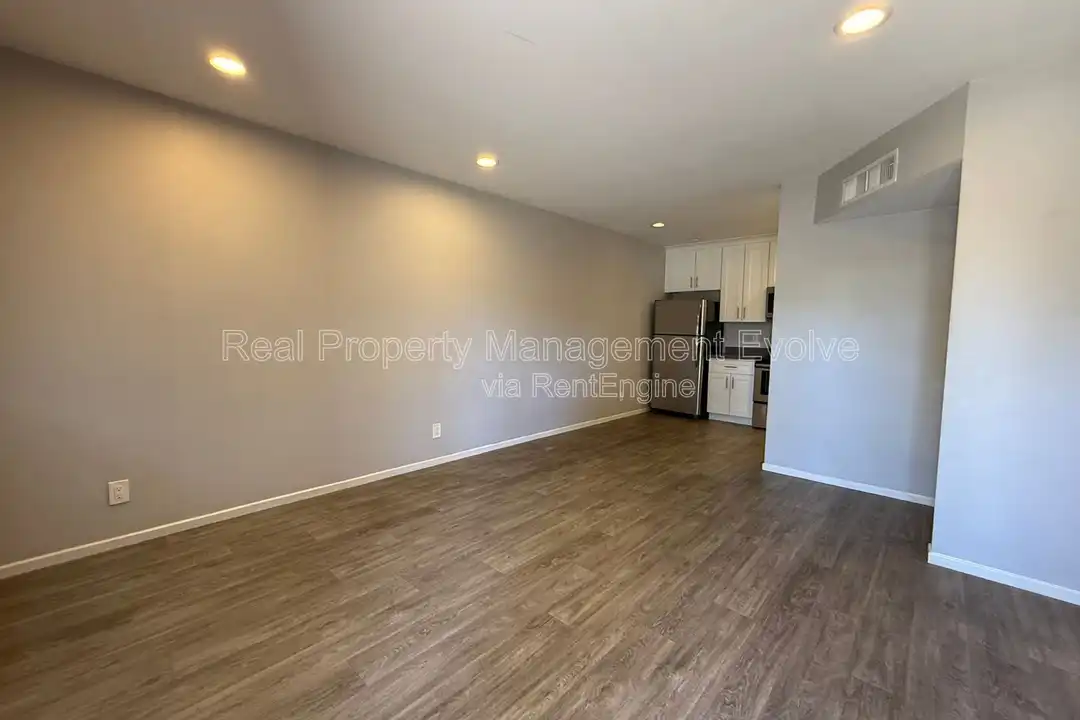 908 W 2nd St unit 6 - View 3