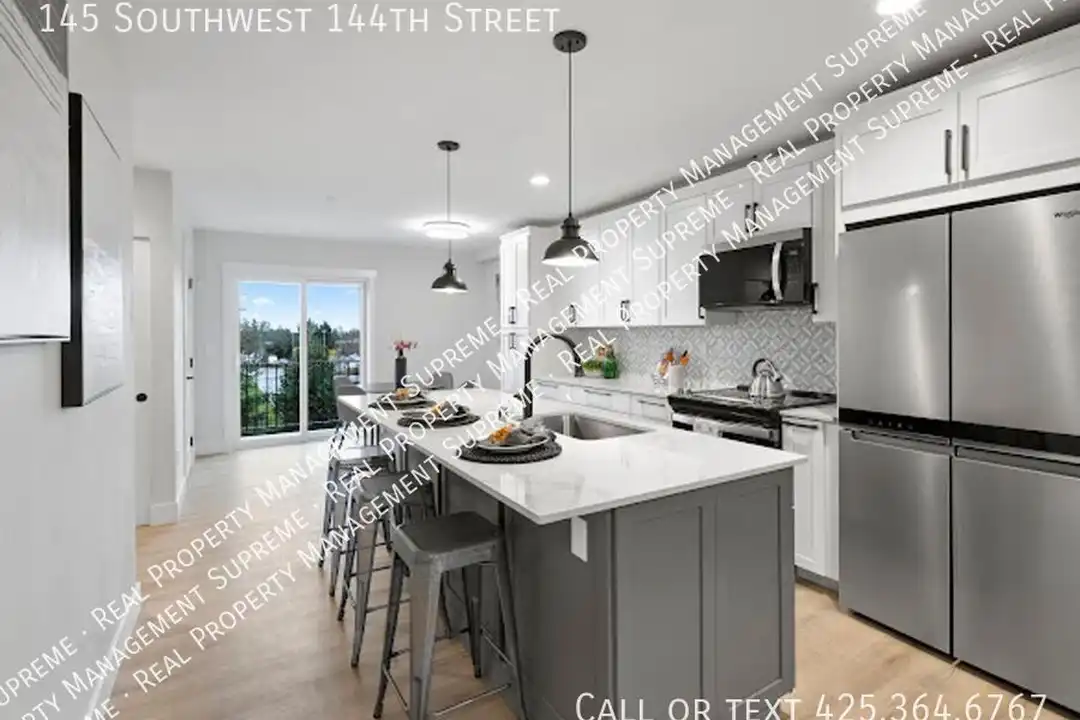 Apartment in Burien - View 2