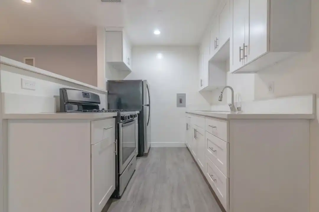 928 4th St unit 03 - View 4