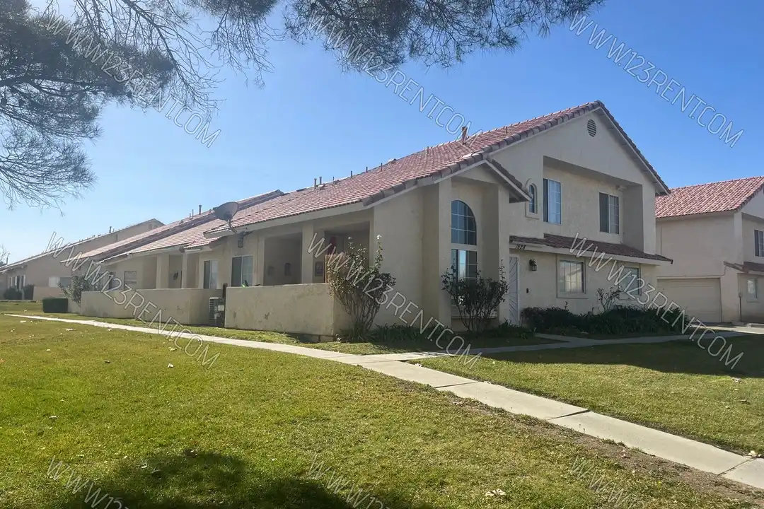 1628 Cactus Dr unit #B - View 2