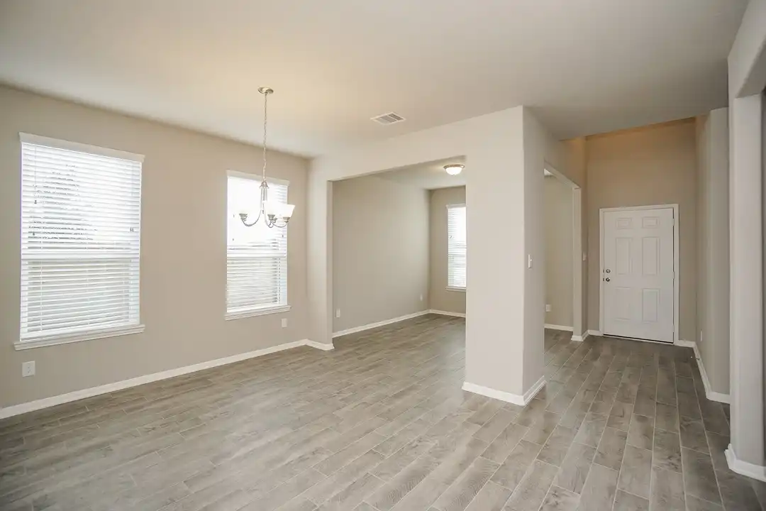 5463 Grand View Dr - View 4