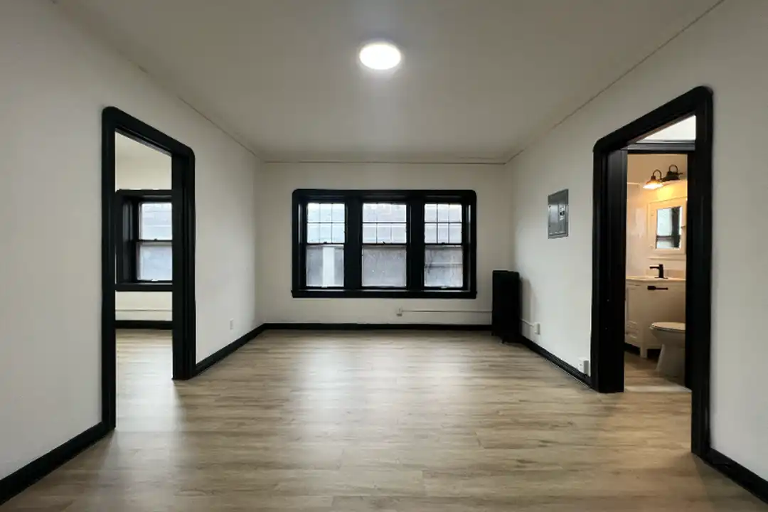 1411 Roycroft Ave – photo 1