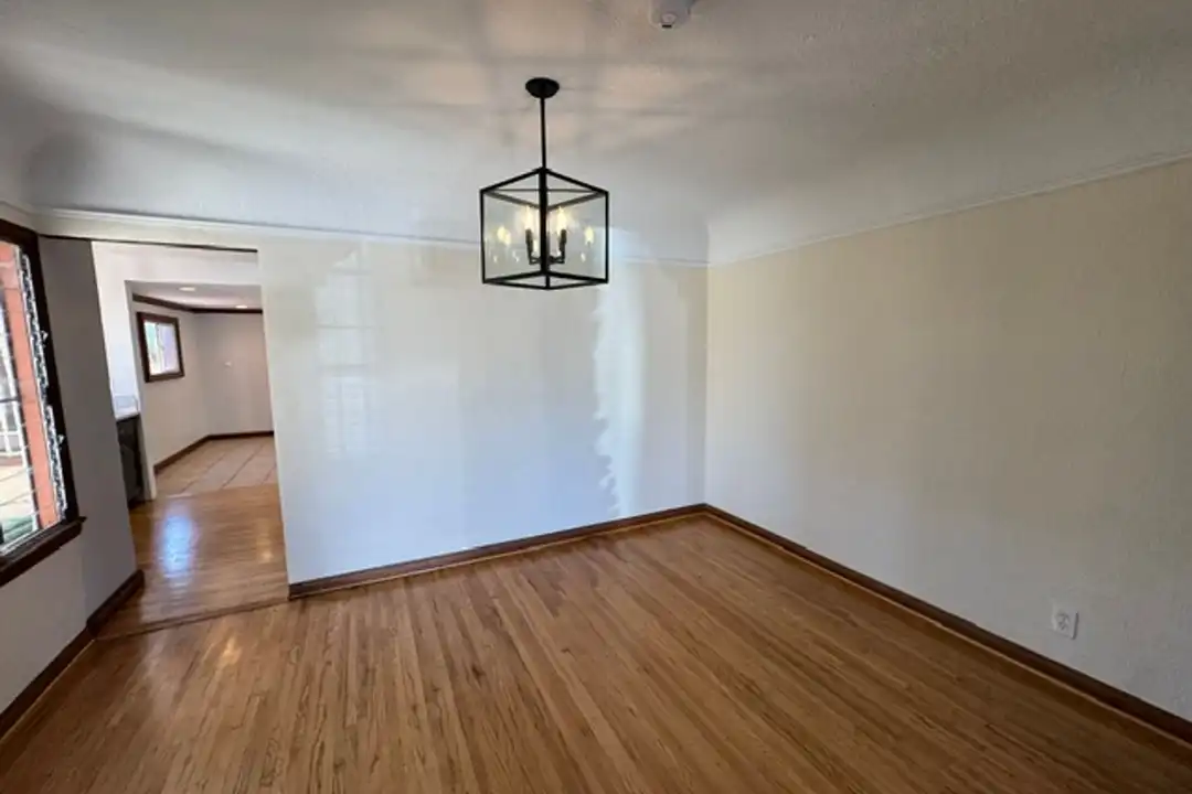 2501 Eucalyptus Ave unit 2501 EUCALYPTUS - More