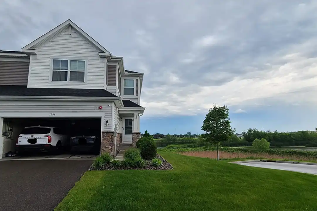 7254 Yellowstone Ct N - View 2