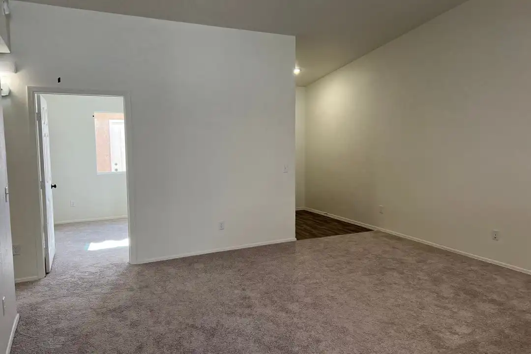 7394 E 38th St - View 3
