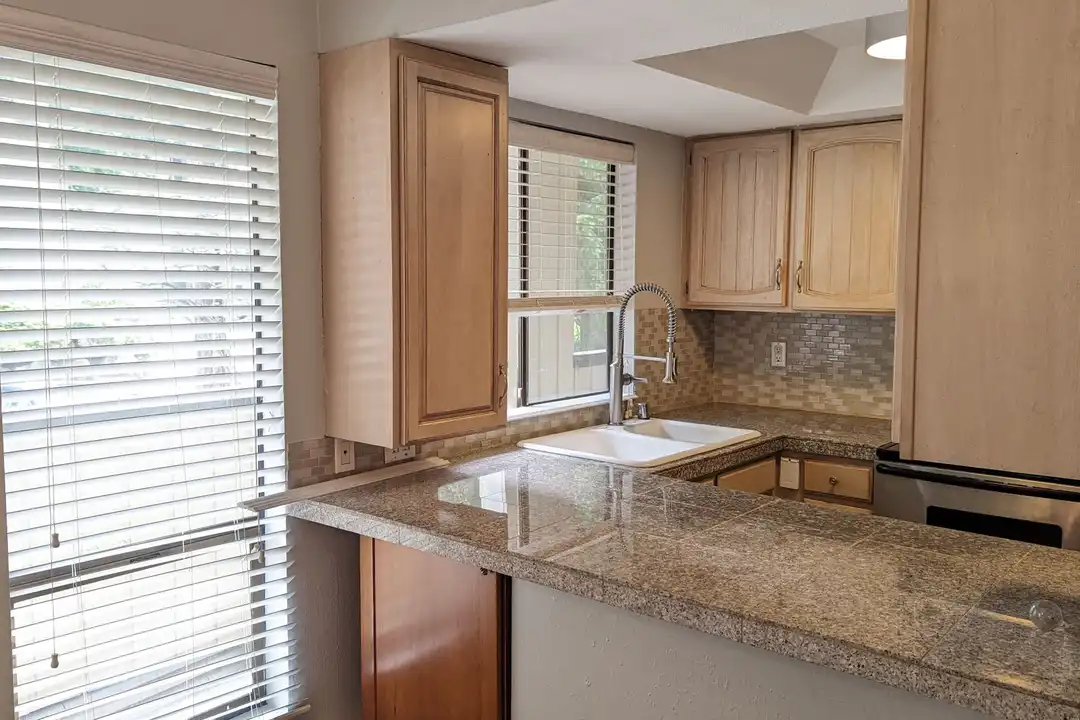 10819 NE 37th Pl unit # 107 - View 4